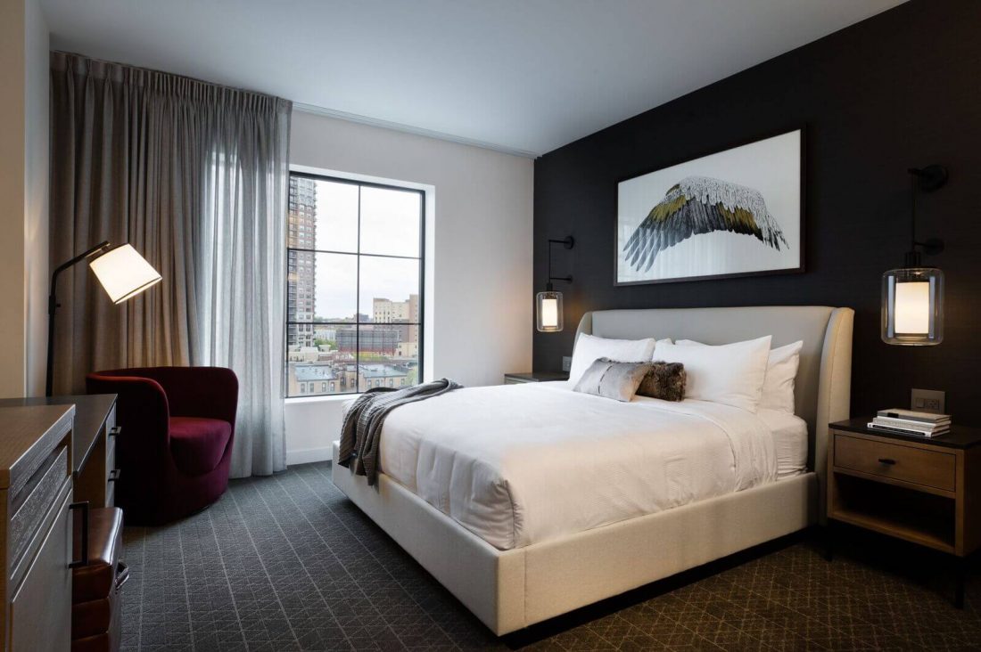 Deluxe King hotel suite in Minneapolis